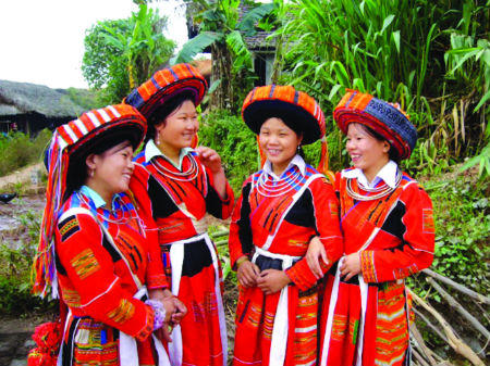 Sắc đỏ Pà Thẻn rực rỡ đất Hà Giang