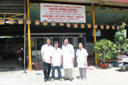 Vị lương y bỏ hết gia tài vào chùa chữa bệnh cứu người