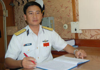 Trên đầu sóng, không có chữ "sợ" khi đối mặt kẻ thù