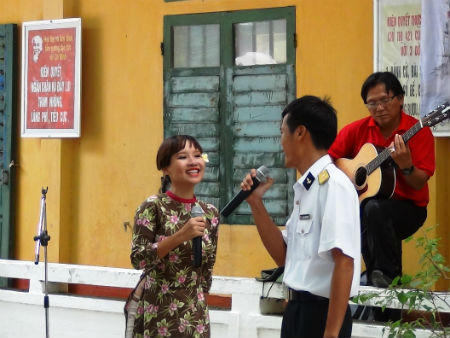 Hát ở Trường Sa