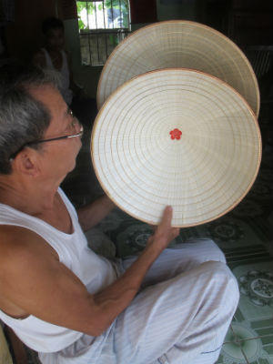Chuyện giữ nghề ở làng nón trăm tuổi