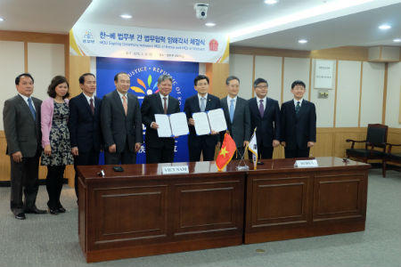 Bộ Tư pháp Việt Nam - Hàn Quốc: Hội đàm và ký kết Thỏa thuận hợp tác