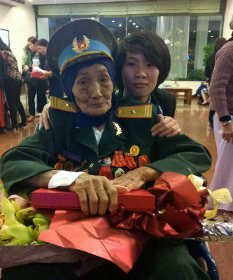 Những người phụ nữ “cứng hơn sắt thép” và đội quân độc nhất vô nhị