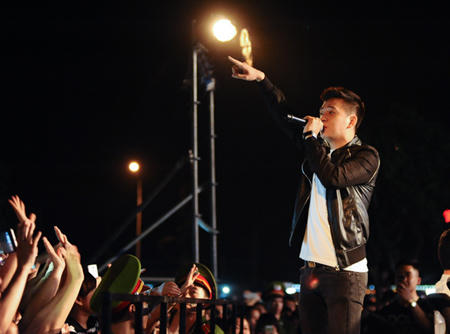 Ngô Kiến Huy, Dương Hoàng Yến "đốt cháy" sinh viên Thái Nguyên