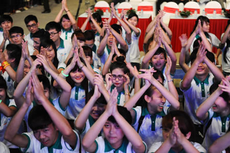 Ngô Kiến Huy, Dương Hoàng Yến "đốt cháy" sinh viên Thái Nguyên