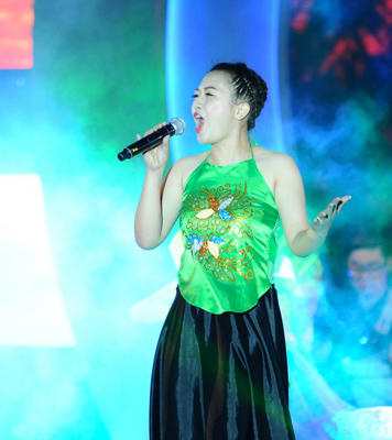 Ngô Kiến Huy, Dương Hoàng Yến "đốt cháy" sinh viên Thái Nguyên