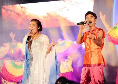 Ngô Kiến Huy, Dương Hoàng Yến "đốt cháy" sinh viên Thái Nguyên