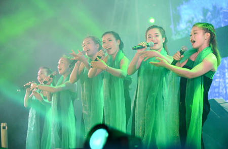 Ngô Kiến Huy, Dương Hoàng Yến "đốt cháy" sinh viên Thái Nguyên