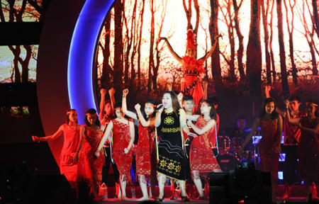 Ngô Kiến Huy, Dương Hoàng Yến "đốt cháy" sinh viên Thái Nguyên