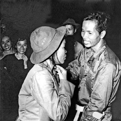 Từ ngục tối thắng lợi trở về