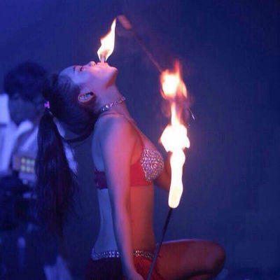 Đắng ngọt phận gái mưu sinh nghề múa lửa