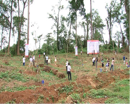 Đoàn “Doanh nhân làm theo lời Bác” trồng cây kỷ niệm 125 năm ngày sinh Chủ tịch Hồ Chí Minh