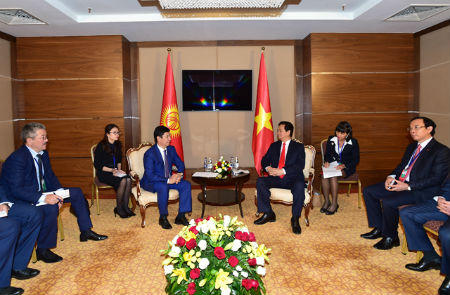 Thủ tướng Việt Nam hội kiến Thủ tướng Kazakhstan và Kyrgyzstan