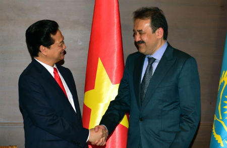 Thủ tướng Việt Nam hội kiến Thủ tướng Kazakhstan và Kyrgyzstan