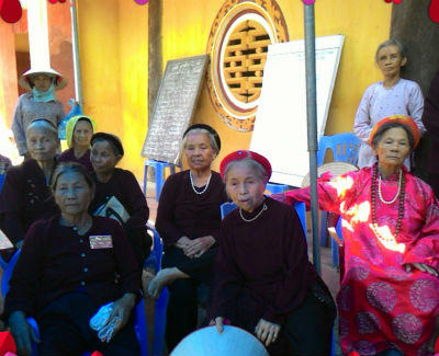 Chuyện những cụ bà làng Giắng múa ba lê ở trời Tây