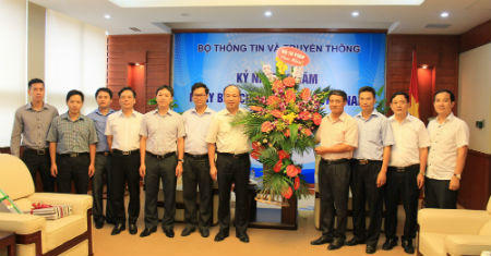 Lãnh đạo Bộ Tư pháp chúc mừng Ban Tuyên giáo TƯ và Bộ TT&TT