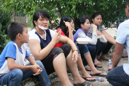 Sự sống sót diệu kỳ của hơn 40 hành khách trên chuyến xe định mệnh