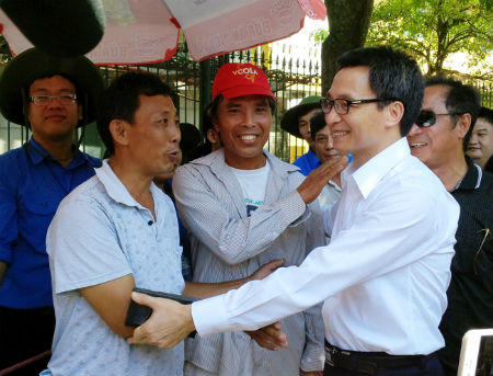 Phó Thủ tướng Vũ Đức Đam thị sát kỳ thi THPT Quốc gia