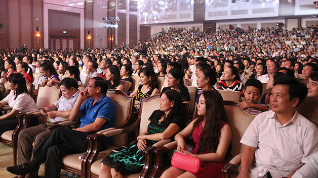 Sân khấu FLC Sầm Sơn “bùng nổ” đêm Chung kết Sao Mai 2015