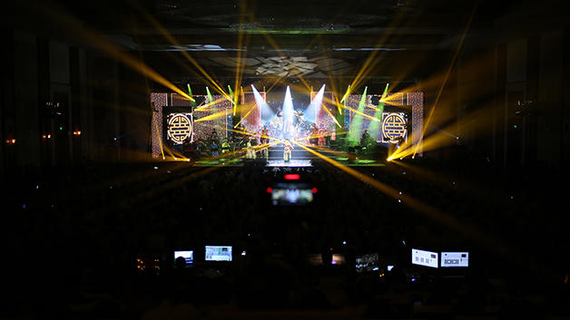 Sân khấu FLC Sầm Sơn “bùng nổ” đêm Chung kết Sao Mai 2015