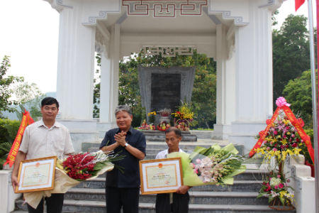 Bộ Tư pháp dâng hương, báo công Kỷ niệm 70 năm Ngày truyền thống