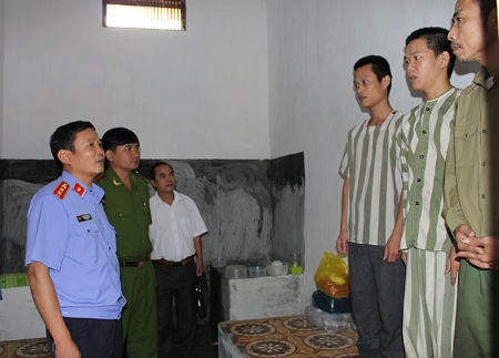 Phải làm rõ quyền của người bị tạm giữ, tạm giam