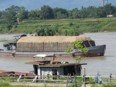 Những con tàu “tử thần” trên sông mùa nước nổi