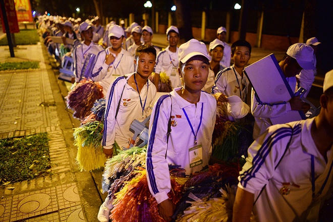 Quân, dân trắng đêm chờ diễu binh