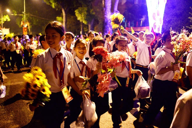 Quân, dân trắng đêm chờ diễu binh