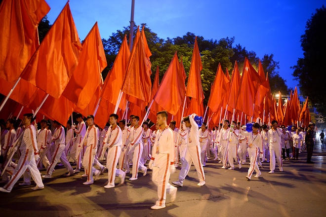 Quân, dân trắng đêm chờ diễu binh