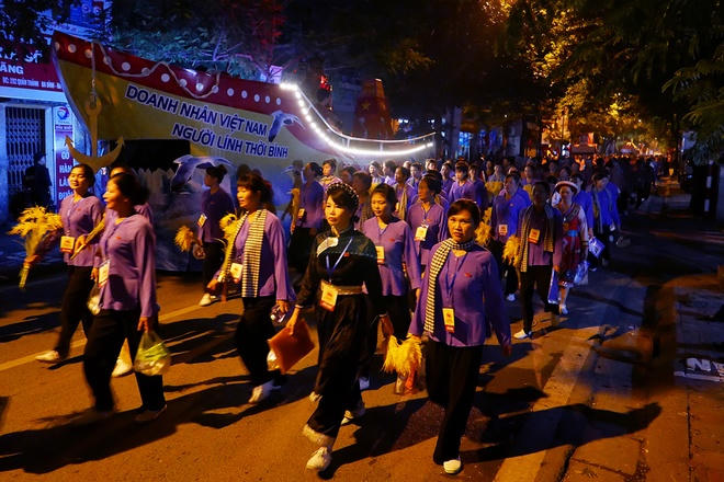 Quân, dân trắng đêm chờ diễu binh