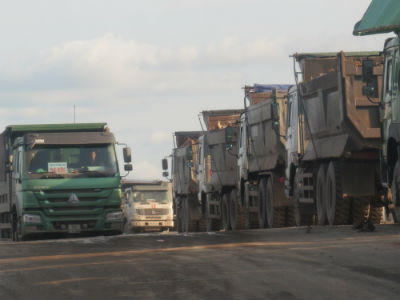 Khu dịch vụ hậu cần cảng biến thành mỏ khai thác đất khổng lồ?