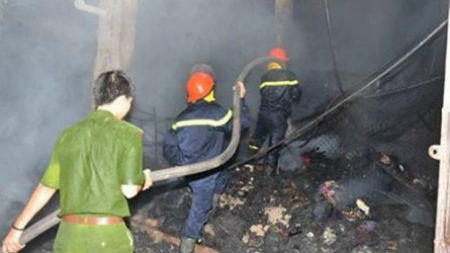 Huế: Cháy chợ trong đêm, hơn chục tỷ tiền hàng hóa thành tro