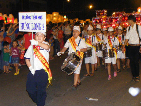 Tp. Phan Thiết tưng bừng Lễ hội Rước đèn Trung thu