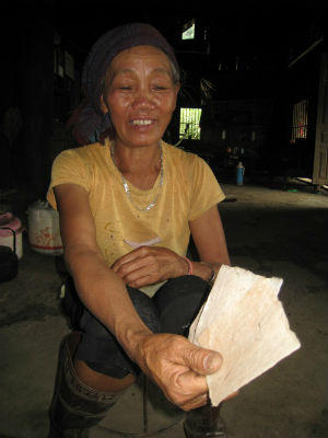 Lạ kỳ cách chữa bệnh bằng... ống hút ở Đồng Nghê