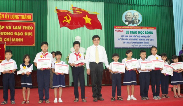 Vedan trao 110 suất học bổng tại Đồng Nai