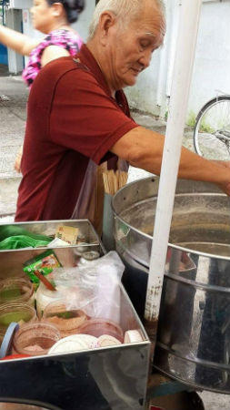 Người già không muốn mình vô dụng