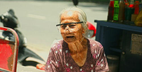 Người già không muốn mình vô dụng