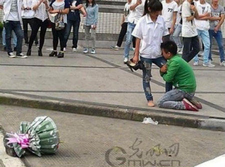 Tỏ tình chốn đông người - Thể hiện và thể diện