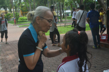 “Bà tiên” của trẻ em khiếm thính