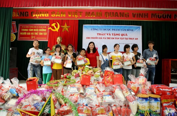 Dược sĩ Lê Thị Bình: Bản lĩnh người “thuyền trưởng“