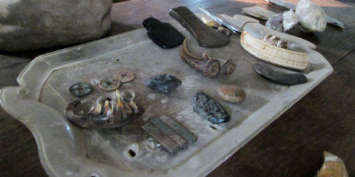 Về miền Tây xứ Thanh xem thầy bùa làm túi “đuổi ma”