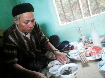 Về miền Tây xứ Thanh xem thầy bùa làm túi “đuổi ma”