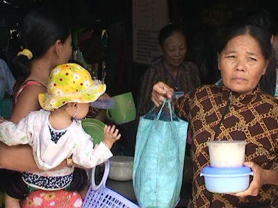 Những suất cơm chan chứa nghĩa tình