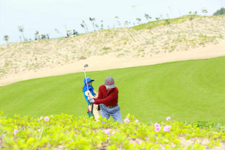 Ngày thi đấu thứ nhất FLC Golf Championship 2015: Trải nghiệm đặc biệt trên FLC Golf Links