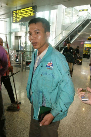 Lao động Việt Nam bị bỏ đói trên đường về nước