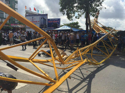 Gẫy cần cẩu, một người qua đường tử vong, hai người bị thương