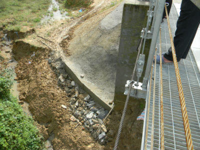 Khắc phục xong “cầu treo vừa khánh thành đã lún sụp”