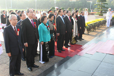 Lãnh đạo Đảng, Nhà nước, Mặt trận Tổ quốc viếng Chủ tịch Hồ Chí Minh