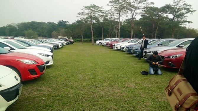 Người dùng “diễu hành” phản đối lỗi trên Mazda 3